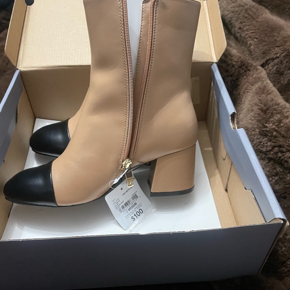 NWT Liz Claiborne Retro Style Tan and Black Ankle Booties Size 7 - Picture 9 of 15